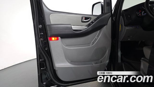 Hyundai Grand Starex Van 5-Seater Modern 2021 — фото 25