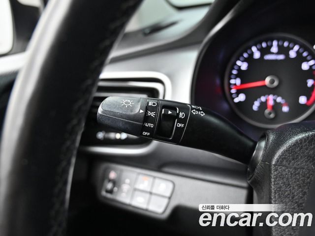 Kia Stonic 1.4 Prestige 2019 — фото 20