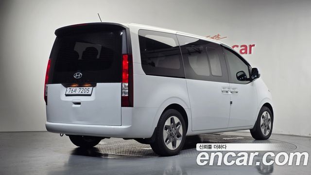 Hyundai Staria HEV 1.6 Tourer 11-Seater Modern 2025 — фото 2