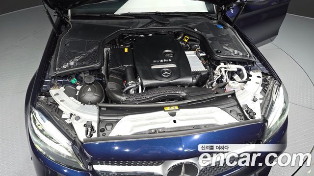 Mercedes-Benz C-Class (W205) C300e 4MATIC AMG Line 2020 — фото 6