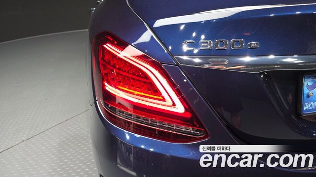 Mercedes-Benz C-Class (W205) C300e 4MATIC AMG Line 2020 — фото 29