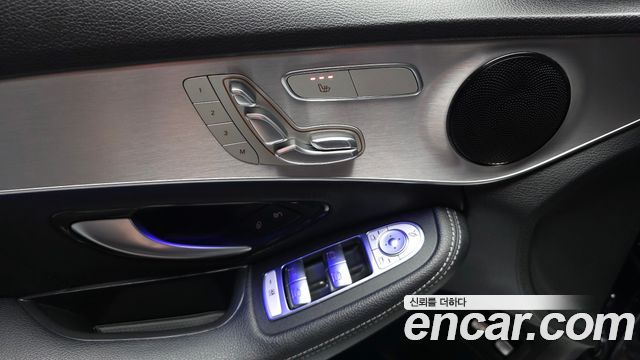 Mercedes-Benz C-Class (W205) C300e 4MATIC AMG Line 2020 — фото 35