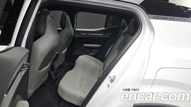 Volvo EX30 Cross Country Performance Ultra 2026 — фото 15