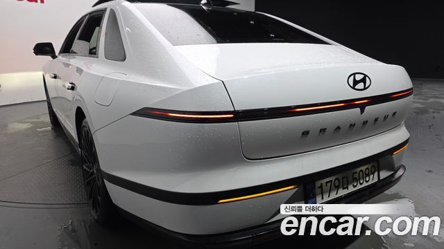 Hyundai Grandeur (GN7) 2,5 Gasoline 2WD Calligraphy 2025 — фото 29