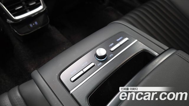 Hyundai Grandeur (GN7) 2,5 Gasoline 2WD Calligraphy 2025 — фото 40