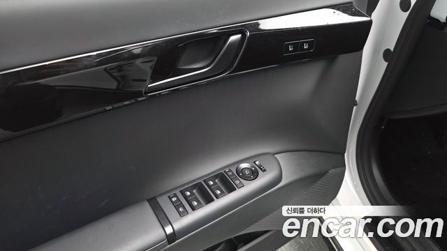 Hyundai Grandeur (GN7) 2,5 Gasoline 2WD Calligraphy 2025 — фото 42