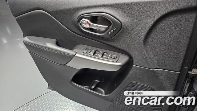 Jeep Cherokee (KL) 2.4 Limited AWD 2021 — фото 24