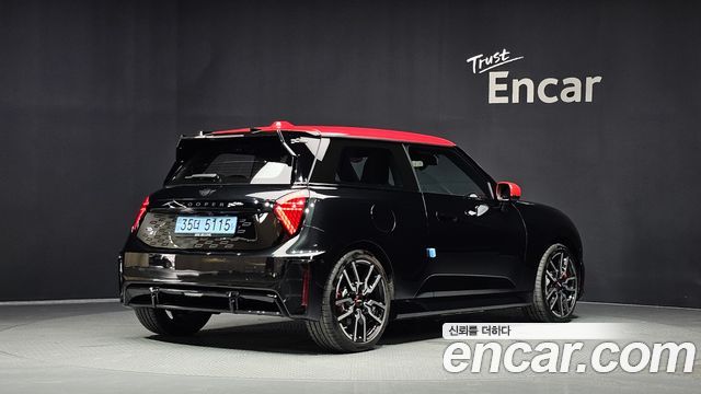 MINI Cooper Electric (IV) JCW 2025 — фото 2