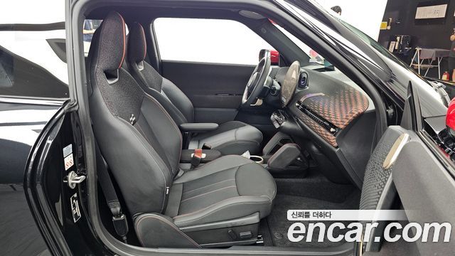 MINI Cooper Electric (IV) JCW 2025 — фото 15