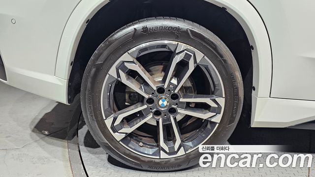 BMW X1 (U11) xDrive 20i M Sport 2024 — фото 5