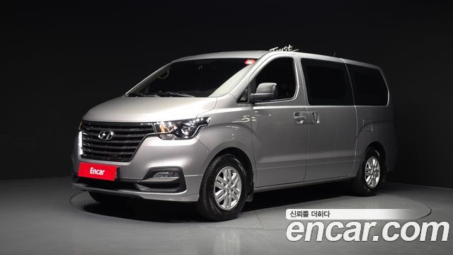 Hyundai Grand Starex Van 3-Seater Smart