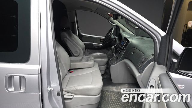 Hyundai Grand Starex Van 3-Seater Smart 2021 — фото 11