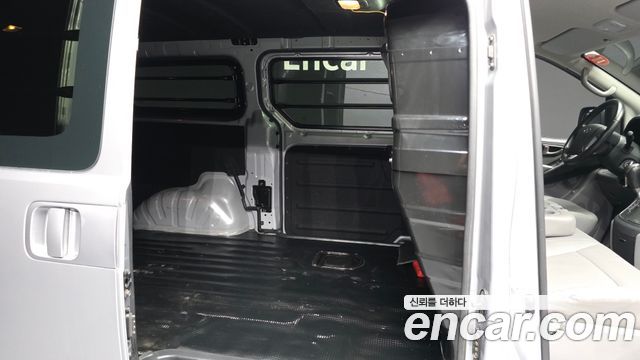 Hyundai Grand Starex Van 3-Seater Smart 2021 — фото 12