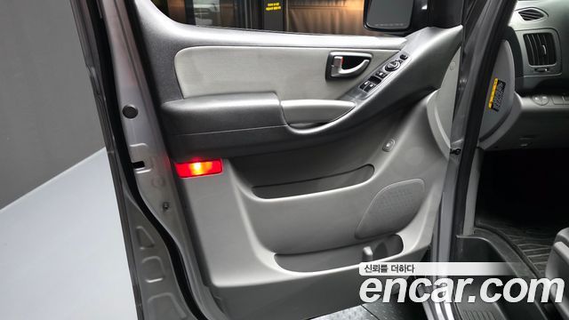 Hyundai Grand Starex Van 3-Seater Smart 2021 — фото 25