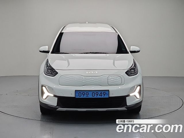 Kia Niro Plus Air 2023 — фото 2