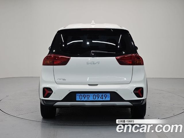 Kia Niro Plus Air 2023 — фото 3