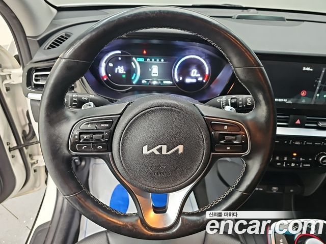 Kia Niro Plus Air 2023 — фото 9