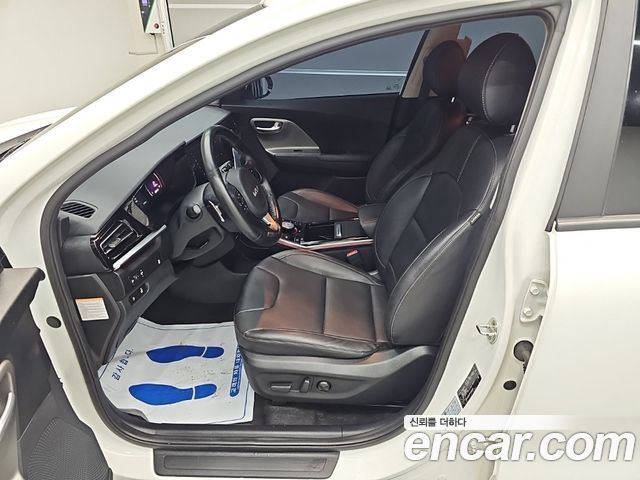 Kia Niro Plus Air 2023 — фото 15
