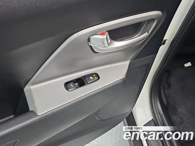 Kia Niro Plus Air 2023 — фото 17