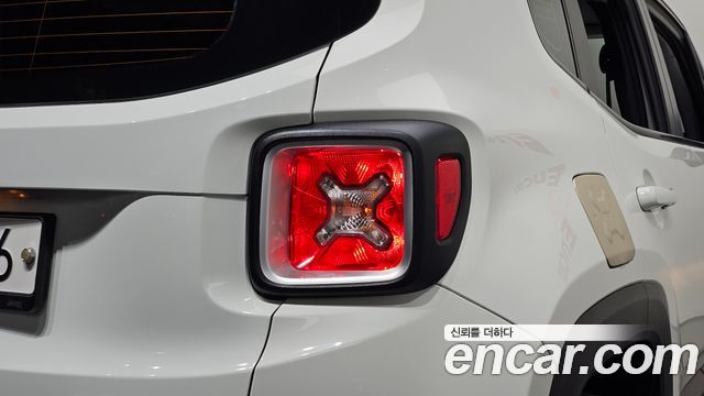 Jeep Renegade 2.0 Diesel Limited AWD 2017 — фото 23