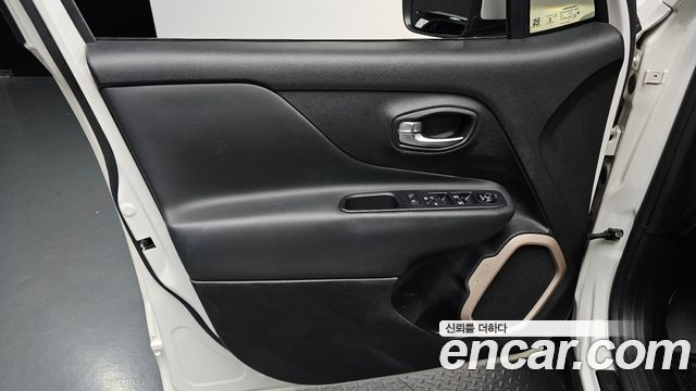 Jeep Renegade 2.0 Diesel Limited AWD 2017 — фото 24