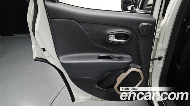 Jeep Renegade 2.0 Diesel Limited AWD 2017 — фото 25