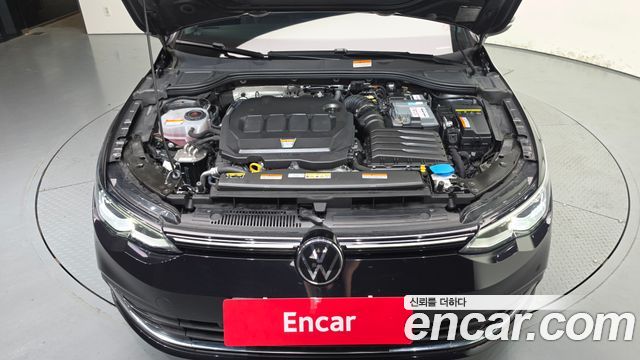 Volkswagen Golf (VIII) 2.0 TDI Premium 2022 — фото 6