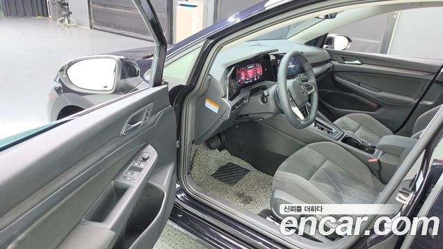 Volkswagen Golf (VIII) 2.0 TDI Premium 2022 — фото 10