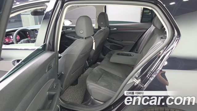 Volkswagen Golf (VIII) 2.0 TDI Premium 2022 — фото 11