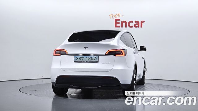 Tesla Model Y Long Range AWD 2021 — фото 4