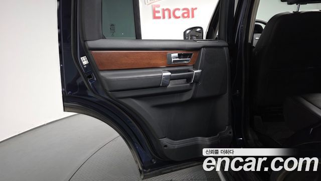 Land Rover Discovery 4 3.0 SDV6 HSE 2016 — фото 25