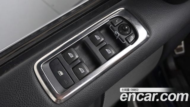 Land Rover Discovery 4 3.0 SDV6 HSE 2016 — фото 34