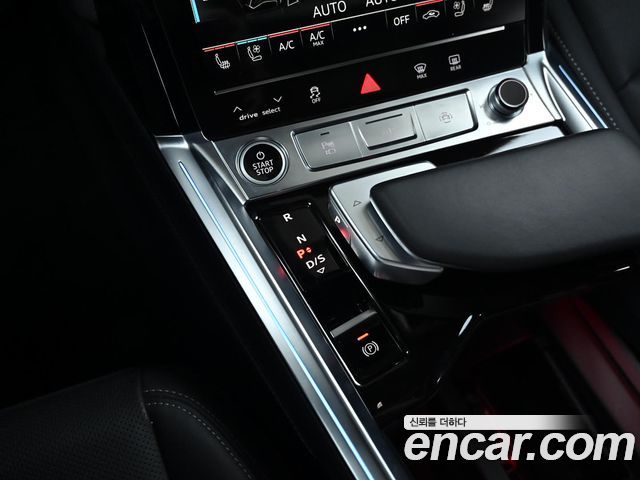 Audi Q8 e-tron (GE) 55 Quattro 2024 — фото 9