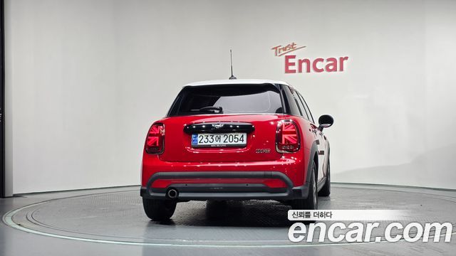 MINI Cooper 5Door Classic Third Generation 2023 — фото 4