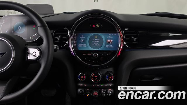 MINI Cooper 5Door Classic Third Generation 2023 — фото 14