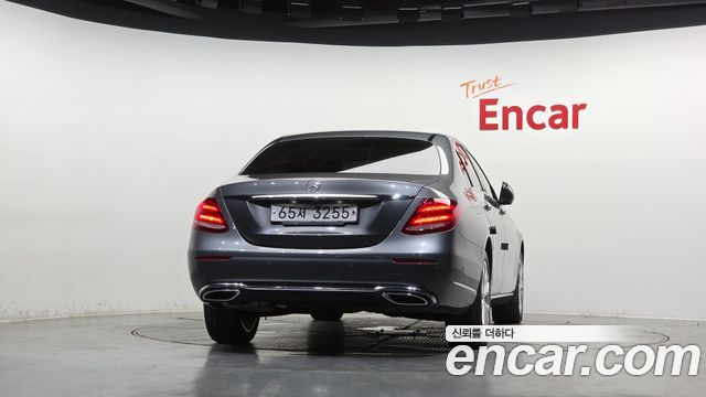 Mercedes-Benz E-Class (W213) E220d 4MATIC Exclusive 2018 — фото 4