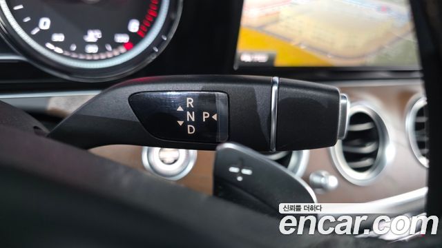 Mercedes-Benz E-Class (W213) E220d 4MATIC Exclusive 2018 — фото 9