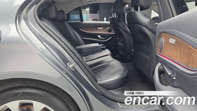 Mercedes-Benz E-Class (W213) E220d 4MATIC Exclusive 2018 — фото 16