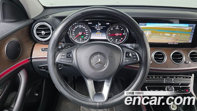 Mercedes-Benz E-Class (W213) E220d 4MATIC Exclusive 2018 — фото 17