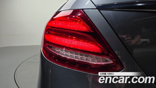 Mercedes-Benz E-Class (W213) E220d 4MATIC Exclusive 2018 — фото 29