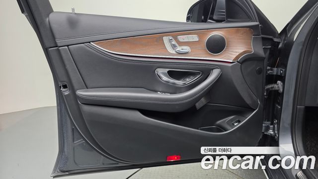 Mercedes-Benz E-Class (W213) E220d 4MATIC Exclusive 2018 — фото 30