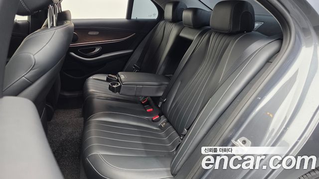 Mercedes-Benz E-Class (W213) E220d 4MATIC Exclusive 2018 — фото 32