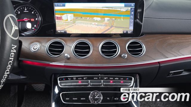 Mercedes-Benz E-Class (W213) E220d 4MATIC Exclusive 2018 — фото 36