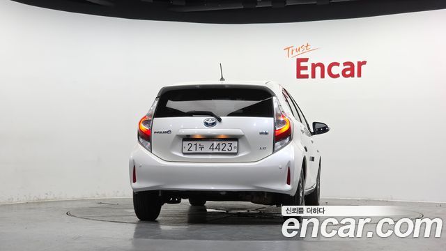 Toyota Prius C 1.5 2019 — фото 4