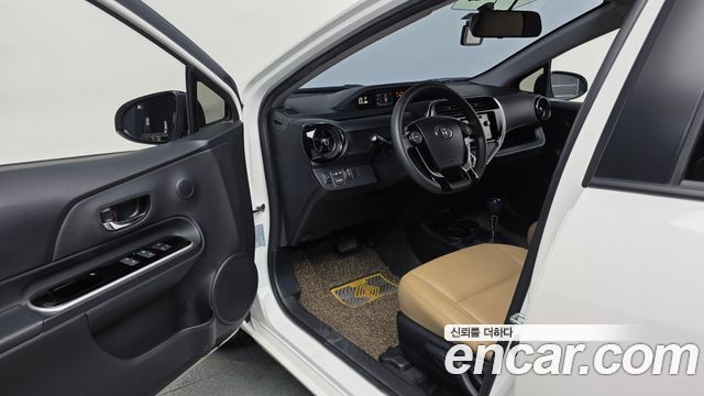 Toyota Prius C 1.5 2019 — фото 10