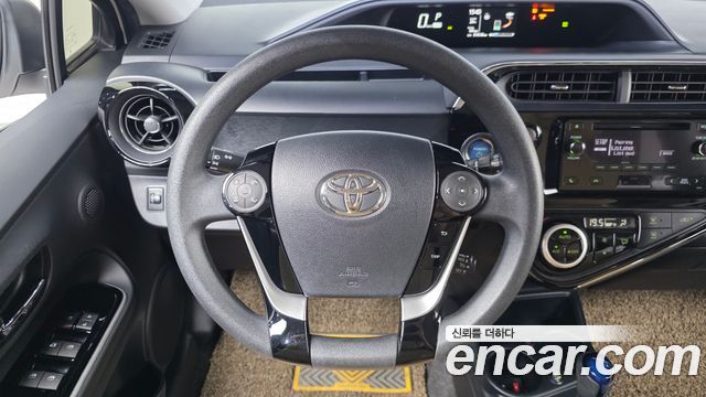 Toyota Prius C 1.5 2019 — фото 17