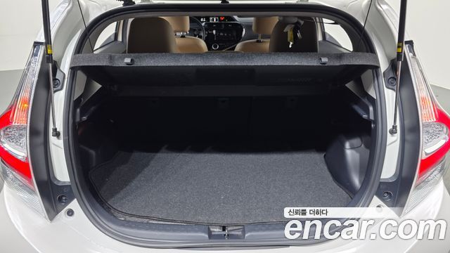 Toyota Prius C 1.5 2019 — фото 24