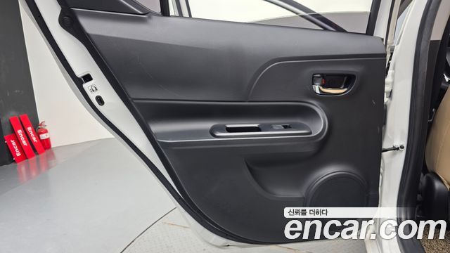 Toyota Prius C 1.5 2019 — фото 31
