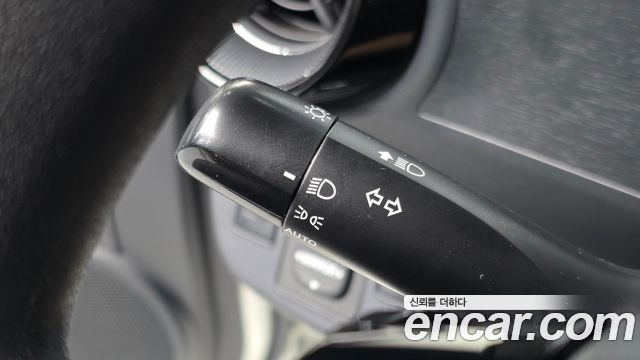 Toyota Prius C 1.5 2019 — фото 38