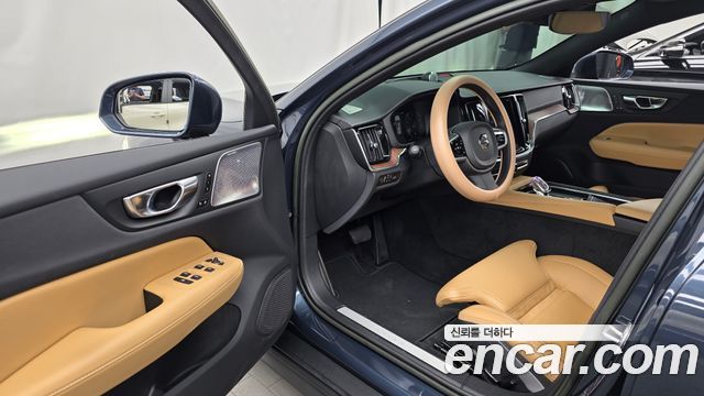 Volvo V60 Cross Country (II) B5 Pro AWD 2022 — фото 10
